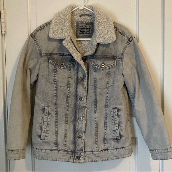 Levi’s gray wash faux fur lined jean jacket - Picture 2 of 6
